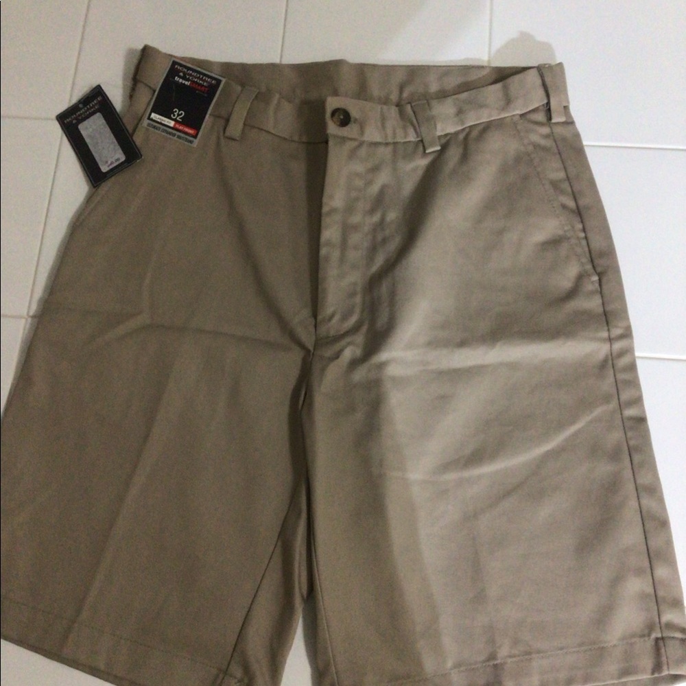 COPY - Men’s Roundtree & York Khaki Shorts. Size 32.